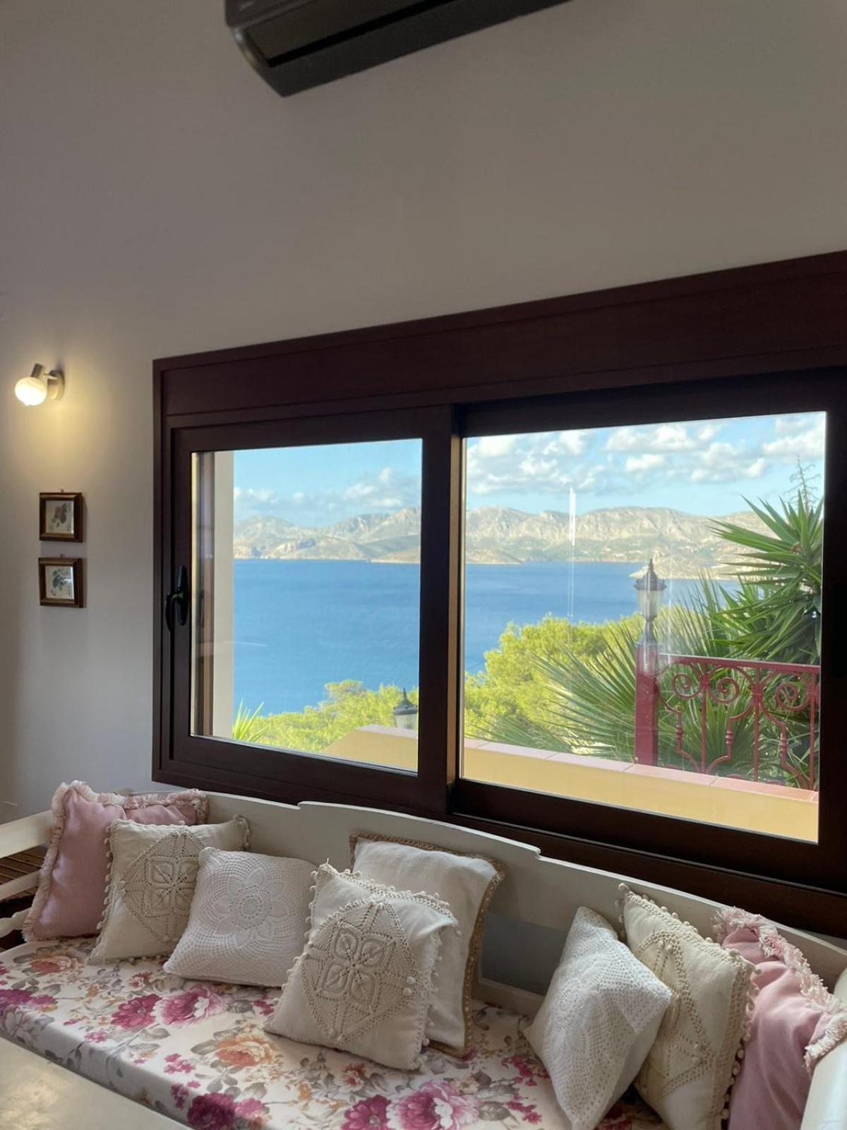 Villa Next To The Sea!! Myrties Екстериор снимка